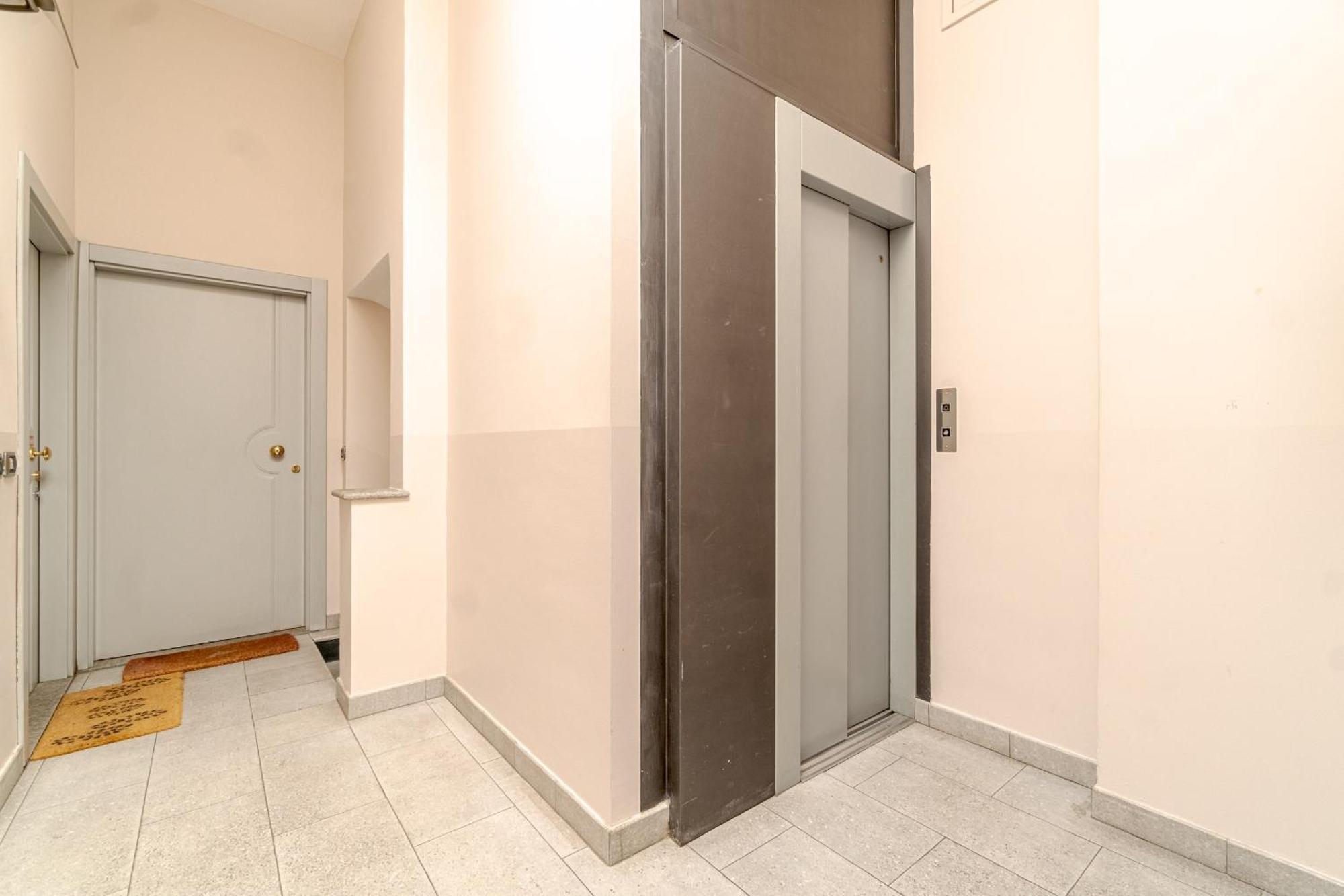 Politecnico & Crocetta Elegant Flat Apartment Turin