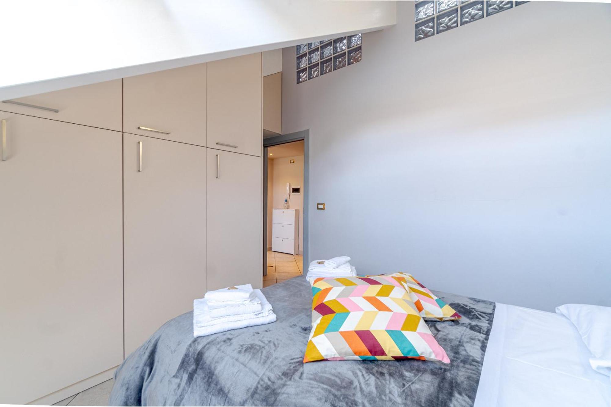 Politecnico & Crocetta Elegant Flat