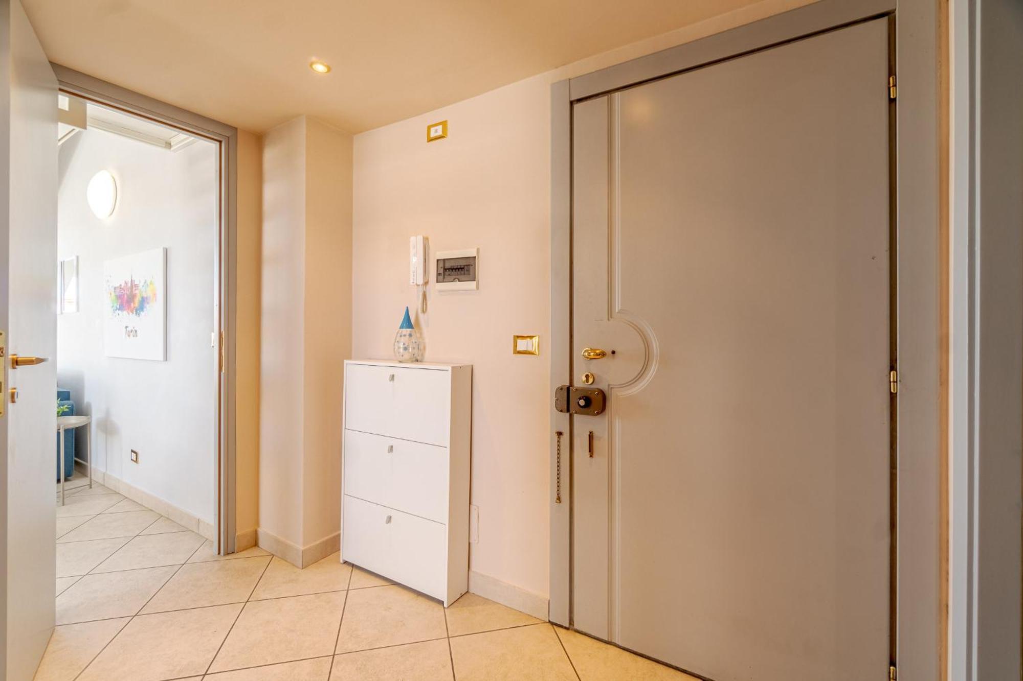 Politecnico & Crocetta Elegant Flat Turin