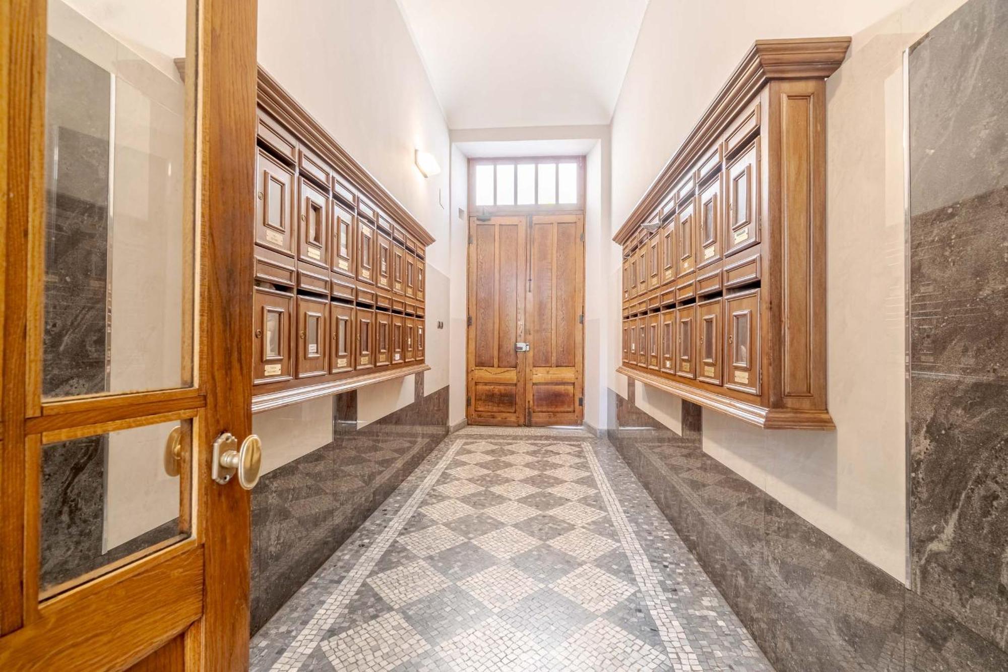 Politecnico & Crocetta Elegant Flat *
